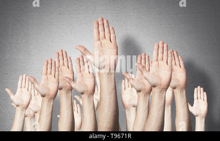 Zeile des Menschen Hände sichtbar Abstimmung Geste Stockfoto