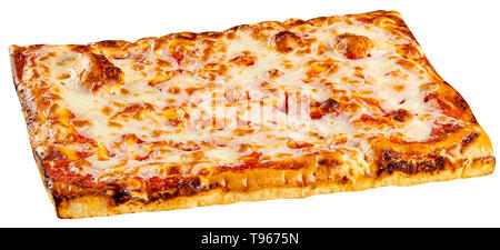 Klassischen rechteckigen Bäckerei Margherita pizza garniert mit Tomaten und Mozzarella Käse geschmolzen isoliert auf weißem Stockfoto
