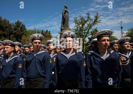 Matrosen der Schwarzmeerflotte der russischen Marine in der Parade während eines festlichen Kundgebung zum Tag der Schwarzmeerflotte gewidmet, Sewastopol Stadt Stockfoto