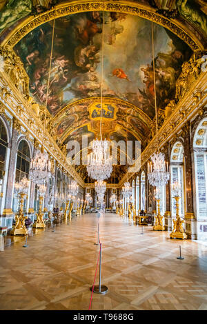 VERSAILLES, Frankreich - 14. Februar 2018: Spiegelsaal im Schloss von Versailles Stockfoto