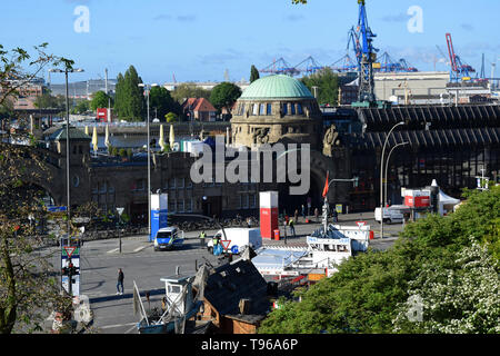 Hamburger Hafen Jubiläumsfeier - Hafengeburtstag St. Pauli-Landungsbrücken Stockfoto