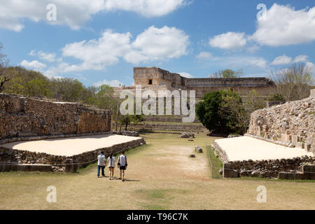 Maya Ball Court, oder Ball Spiel; UNESCO Weltkulturerbe Maya Ruinen, Uxmal, Mexiko Lateinamerika Stockfoto