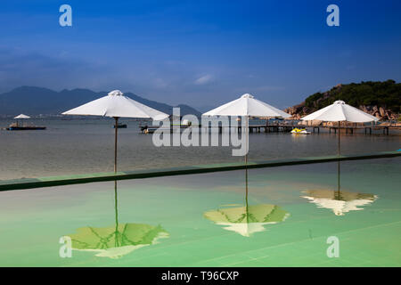 Strand und der Ort von Sao Bien in der Bucht von Cam Ranh, South China Sea, Ninh Thuan, Vietnam, Asien Stockfoto