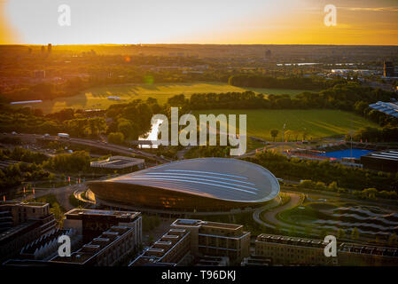 Die Ansicht von Lee Valley VeloPark von Sieg Plaza, Stratford, London, UK Stockfoto