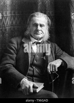 Thomas Henry Huxley (4. Mai 1825 - 29. Juni 1895) war ein englischer Biologe, als 'Darwin Bulldogge' für seine Befürwortung von Charles Darwins Theorie der Evolution bekannt. Huxleys berühmte 1860 Aussprache mit Samuel Wilberforce war ein wichtiger Moment in der breitere Akzeptanz der Evolution, und in seiner eigenen Karriere. Huxley war langsam zu einigen von Darwins Ideen, wie Gradualismus akzeptieren, und war unbestimmt über die natürliche Selektion, aber trotz dieser war er in seinen öffentlichen Unterstützung von Darwin von ganzem Herzen. Stockfoto