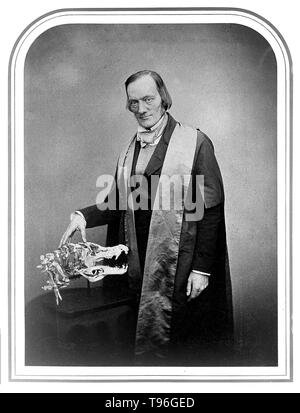 Richard Owen (20. Juli 1804 - 18. Dezember 1892) war ein englischer Biologe, vergleichende Anatom und Paläontologe. Eine seiner Positionen war, dass der prosector für den London Zoo, was bedeutete, dass er hatte zu sezieren und jeder Zoo Tiere, die in der Gefangenschaft gestorben bewahren. Dies gab ihm große Erfahrung mit der Anatomie von exotischen Tieren. Er produzierte eine Vielzahl von wissenschaftlichen Arbeiten, aber ist wahrscheinlich am besten heute für die Ausprägung des Wortes Dinosauria erinnert. Stockfoto