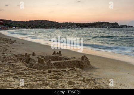 Amazing Sunrise Panorama von Kalamitsi Beach in Halbinsel Sithonia, Chalkidiki, Zentralmakedonien, Griechenland Stockfoto