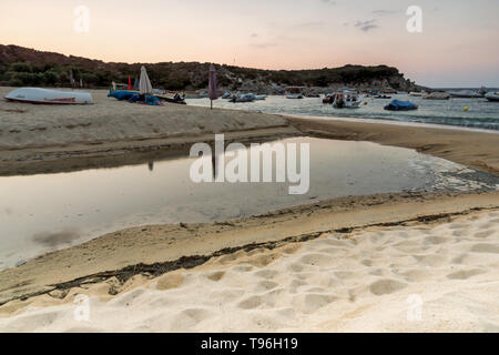 Amazing Sunrise Panorama von Kalamitsi Beach in Halbinsel Sithonia, Chalkidiki, Zentralmakedonien, Griechenland Stockfoto