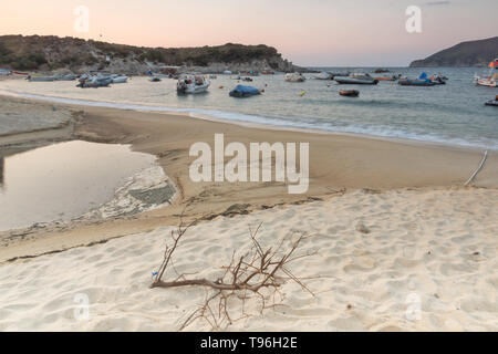 Amazing Sunrise Panorama von Kalamitsi Beach in Halbinsel Sithonia, Chalkidiki, Zentralmakedonien, Griechenland Stockfoto