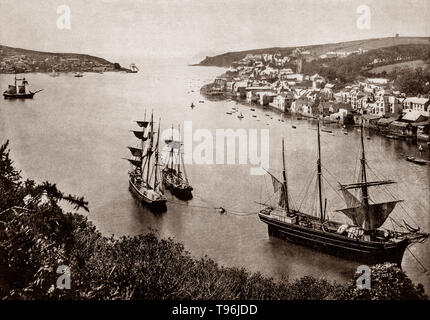 Ein Blick aus dem späten 19. Jahrhundert der Schifffahrt im Hafen von Fowey, einer kleinen Stadt und Hafen an der Mündung des Flusses Fowey in Cornwall, England. Die Mündung des Flusses Fowey bildet einen natürlichen Hafen, der die Stadt ein wichtiges Handels Zentrum werden aktiviert. Privateers bildete auch die Nutzung der geschützten harborage. Die lostwithiel und Fowey Eisenbahn brachte China Clay hier für den Export. Stockfoto