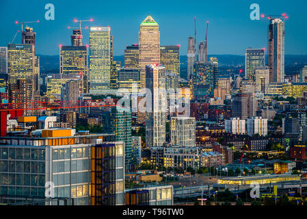 Die Londoner Skyline in der Dämmerung Stockfoto