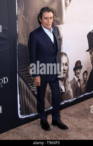 Ian McShane in der HBO 'Deadwood' Der Film Premiere. Gehalten an der den Cinerama Dome in Los Angeles, CA, 14. Mai 2019. Foto: Richard Chavez/PictureLux Stockfoto