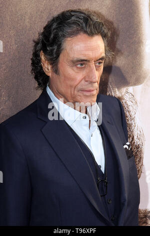 Ian McShane in der HBO 'Deadwood' Der Film Premiere. Gehalten an der den Cinerama Dome in Los Angeles, CA, 14. Mai 2019. Foto: Richard Chavez/PictureLux Stockfoto