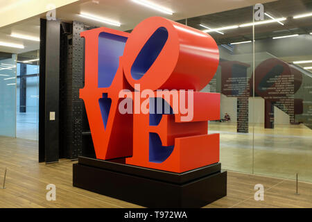 'Liebe' Skulptur von dem Künstler Robert Indiana, Tate Modern, London. Stockfoto
