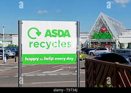 ASDA Supermarkt im Dorf am Seeufer, Doncaster, South Yorkshire Stockfoto