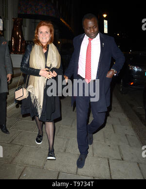 Abfahrten von Restaurant 34 Mayfair in Grosvenor Square, London. Mit: Sarah Ferguson, Sarah, die Herzogin von York, Wo: London, Vereinigtes Königreich, wenn: 15 Apr 2019 Credit: WENN.com Stockfoto