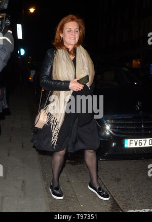 Abfahrten von Restaurant 34 Mayfair in Grosvenor Square, London. Mit: Sarah Ferguson, Sarah, die Herzogin von York, Wo: London, Vereinigtes Königreich, wenn: 15 Apr 2019 Credit: WENN.com Stockfoto