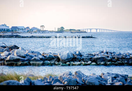 Der Dauphin Island Bridge wird dargestellt, aus dem East End, Oktober 31, 2018, in Dauphin Island, Alabama. Stockfoto