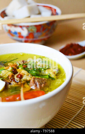 Indonesisches traditionelles Essen Rindfleisch oder Fleisch Suppe Rindergulasch Soto Ayam Daging Stockfoto