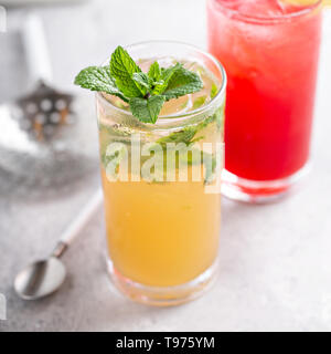 Mojito und Sea Breeze cocktail Stockfoto