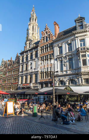 Guild Houses, Giebelhäuser, reich verzierten Fassaden, mit goldenen Figuren auf dem spitzen Giebeln, Grote Markt, in der Altstadt. Antwerpen, Flandern, Belgien, Euro Stockfoto