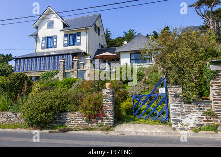 Normandie, Frankreich - 25. August 2018: Haus im Kurort Digne-les-Bains. Namensschild - Studio zum Mieten Hauptsaison und Nebensaison. Normandie, Frankreich Stockfoto