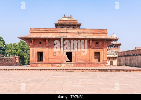 Gebäude bei Panch Mahal, Royal Palace Complex in verlassenen Wüstenstadt Fatehpur Sikri Stadt durch große Großmogul Akbar im späten 16. Jahrhundert errichtet, Uttar Prades Stockfoto