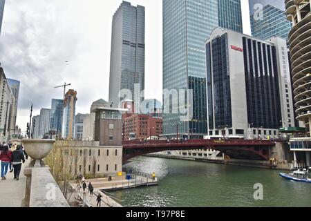 Blick auf den Chicago River entlang der Nordseite des Chicago Loop, Mittelwesten, USA Stockfoto