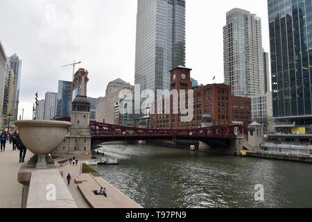 Blick auf den Chicago River entlang der Nordseite des Chicago Loop, Mittelwesten, USA Stockfoto