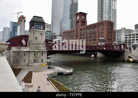 Blick auf den Chicago River entlang der Nordseite des Chicago Loop, Mittelwesten, USA Stockfoto