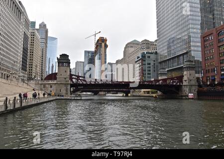 Blick auf den Chicago River entlang der Nordseite des Chicago Loop, Mittelwesten, USA Stockfoto