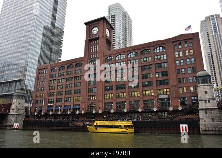 Blick auf den Chicago River entlang der Nordseite des Chicago Loop, Mittelwesten, USA Stockfoto