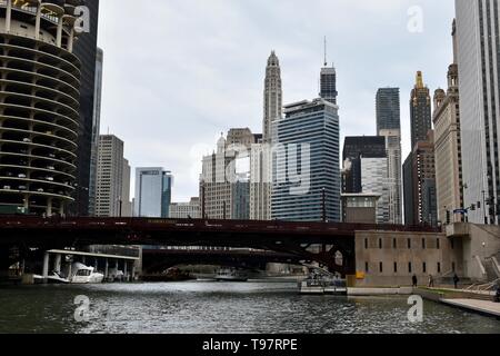 Blick auf den Chicago River entlang der Nordseite des Chicago Loop, Mittelwesten, USA Stockfoto