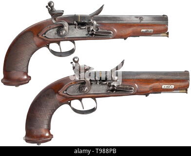 Ein paar flintlock Pistolen, Franz Ulrich, Bern, ca. 1810 achteckige, mit glatten Läufen in 12-mm-Kaliber mit Patent breechblocks und gold Bands bei den Kammern. Das Barrel tops unterzeichnet "F. Ulrich ein Bern". Glatte flintlocks mit Regen - Beweis Pfannen und frizzens auf Rollen (ein cocking Kerbe gebrochen). Walnuss Bestände mit karierten Butts und glatten Möbeln. Original Bügeleisen Rammb ken mit Messing-Tipps. Länge der Pistole 27 cm. Franz Ulrich, 1771-1845, in Bern von 1804/05 arbeitete bis 1812 bei der technischen Verwaltung der Arme Manufaktur, Additional-Rights - Clearance-Info - Not-Available Stockfoto