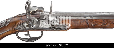 Eine lange flintlock Pistol, Pito Fiorentino, Brescia, ca. 1680 Achteckige runden glatten Lauf im Kaliber 14 mm mit Cannon Schnauze und Mittelrippe. Gemeißelt mascaron und Inschrift "LAZARO LAZARIN' über die Kammer. Flintlock gemeißelt in Relief und unterzeichnete "Pito Fiorentino". Wunderschön geschnitzten Nussbaum lieferbar mit schmiedeeisernen Möbeln gemeißelt mit floralem Relief, skulpturale mascaron auf der buttcap. Die gegenüberliegende Seite der Sicherungsplatte mit Monster Köpfe öffnen - arbeiten. Hinzugefügt Holz- ladestock mit Eisen Tipp. Lieferbar mit kleinen Restaurationen. Länge 50 cm. Fiorenti, Additional-Rights - Clearance-Info - Not-Available Stockfoto