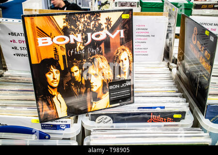 Corato, Polen, 11. Mai 2019 Bon Jovi album auf Anzeige für Verkauf, Vinyl, LP, Album, Rock, American Rock Band, Sammlung von Vinyls Stockfoto