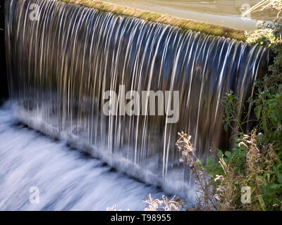 Wehr auf dem Fluss Cam Stockfoto