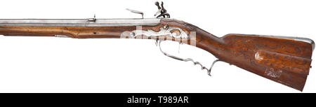 Ein Deutscher flintlock Gewehr, Ende des 17. Jahrhunderts Schwere, achteckiger Lauf im Kaliber 16 mm, leicht in der Nähe der Mündung überschwemmt, mit hellen Bohrung und gute durchforsten, mit aufeinander abgestimmten Messing vordere und hintere Anblick auf der oberen Seite, Kupfer gesäumten Marke "HGO '/Jagd Horn in der steißlage, der Tang eingeschrieben ist '10'. Messing gesäumten Entlüftungsöffnung. Leicht liniert flintlock, defekte gesetzten Trigger, Oberkiefer nicht original. Schön gemeißelt linken Lager mit Patch Box und Bügeleisen ausgestattet. Originale, Holz- ladestock mit Eisen Tipp. Leichte Spuren von Alter, eine kleine Spannung riss auf die Düse. Länge, Editorial-Use - Nur Stockfoto