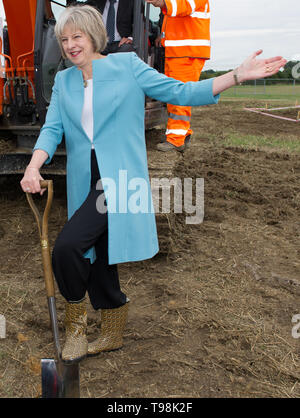 Maidenhead, Berkshire, Großbritannien. 23. September 2015. 70563 MP der Rt Hon Theresa kann an einer Zeremonie anlässlich der ersten br zu markieren Stockfoto