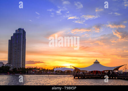 Le Brücke Ancol bei Sonnenuntergang am Nachmittag - Ancol Strand - Jakarta Indonesien Stockfoto