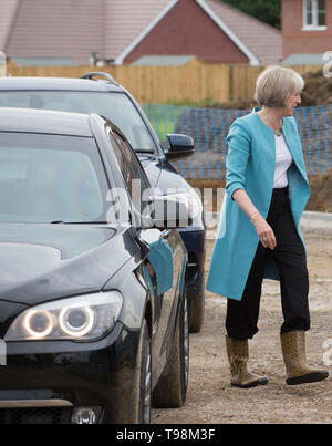 Maidenhead, Berkshire, Großbritannien. 23. September 2015. 70563 MP der Rt Hon Theresa kann an einer Zeremonie anlässlich der ersten Spatenstich für den Bau des Alexander Devine Children's Hospice Dienstleistungsmarke. Theresa May ist ein Patron der Nächstenliebe, die von Fiona und John Devine von Windsor in Erinnerung an ihren kleinen Jungen, die sich Anfang 2006 von einem seltenen Hirntumor übergeben wurde. Stockfoto