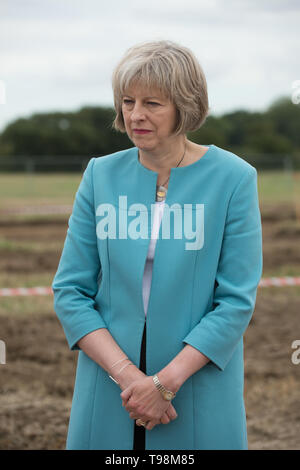 Maidenhead, Berkshire, Großbritannien. 23. September 2015. 70563 MP der Rt Hon Theresa kann an einer Zeremonie anlässlich der ersten Spatenstich für den Bau des Alexander Devine Children's Hospice Dienstleistungsmarke. Theresa May ist ein Patron der Nächstenliebe, die von Fiona und John Devine von Windsor in Erinnerung an ihren kleinen Jungen, die sich Anfang 2006 von einem seltenen Hirntumor übergeben wurde. Stockfoto