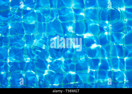 Ansicht von oben Pool blau gerippt Wasser abstrakt Hintergrund Stockfoto