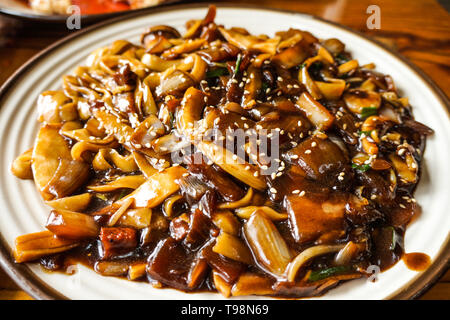 Koreanischen Stil jajangmyeon (schwarz-bean-Soße Nudeln) Chinesische Küche Stockfoto