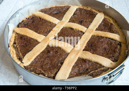 Neapolitanischen Wheatberry und Ricotta Ostern Kuchen in Italien nur Coocked Stockfoto