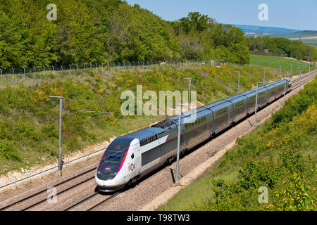 TGV Duplex inOui in Yonne, Burgund, Frankreich Stockfoto