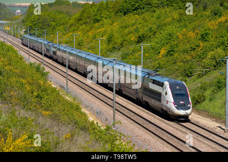 TGV Euroduplex in Yonne, Burgund, Frankreich Stockfoto