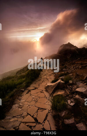 Pico Do Arieiro bei Sonnenuntergang, Wanderweg vom Radio Station, Radio Station, Madeira Pico Arieiro, Portugal Stockfoto