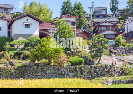 Moderne Wohnviertel von magome-juku Plz, Nakatsugawa, Japan auf einem Hügel hinter der Strecke zu Tsumago-juku. Stockfoto