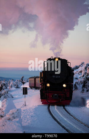 Brockenbahn im Winter mit Schnee, Harz, Deutschland Stockfoto